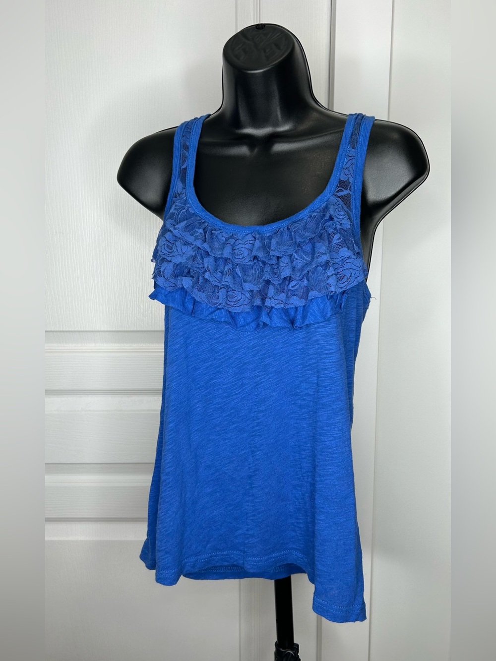 Ruffled tank top with lace back